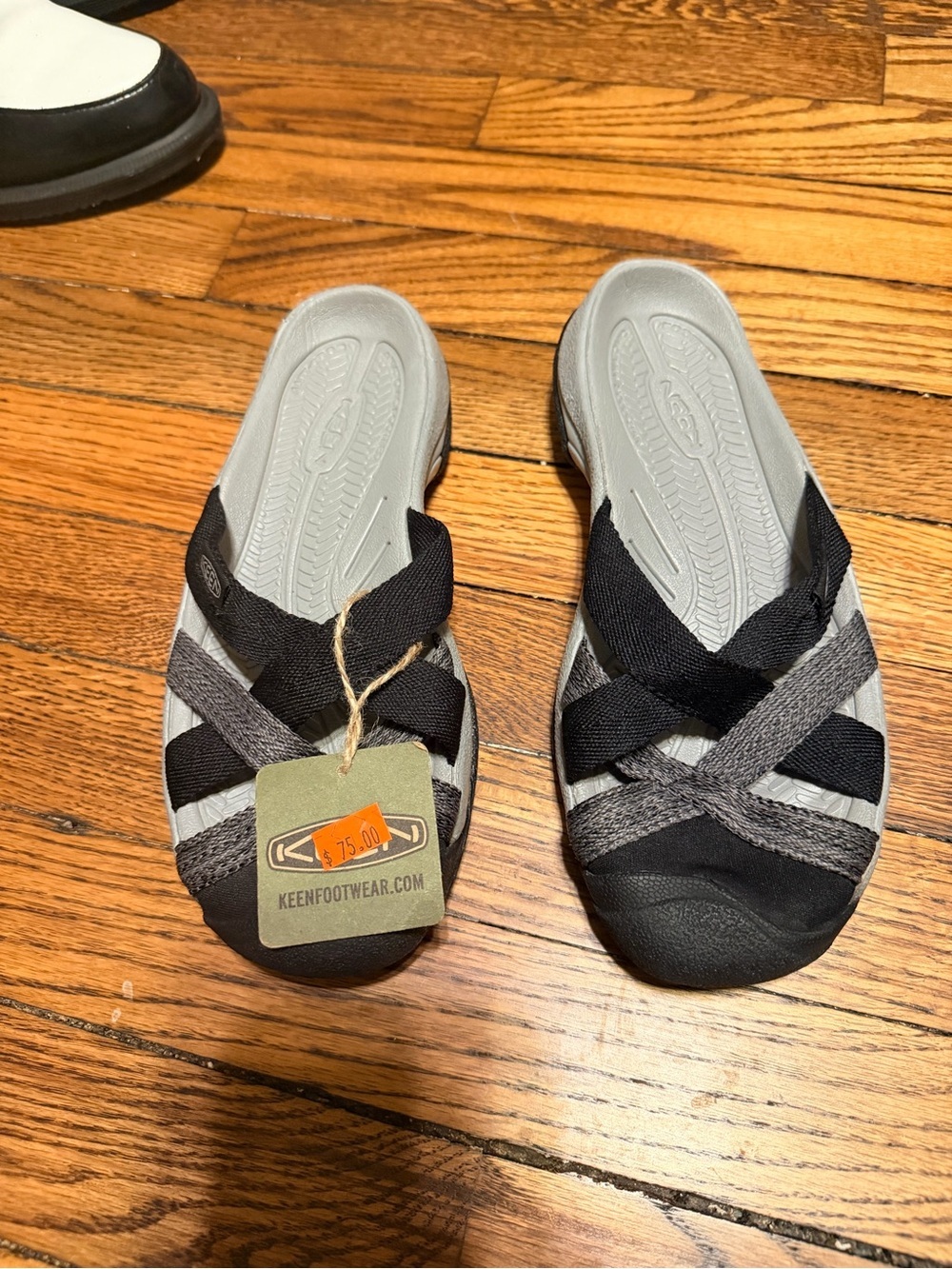 NWT KEEN Bali Sport Sandals Women’s Size 6 Gray Black
